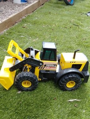 Tonka Yellow and Black Front Loader Toy Tractor